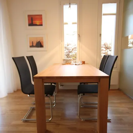 Warnemuende Captain Jonny 11042 *