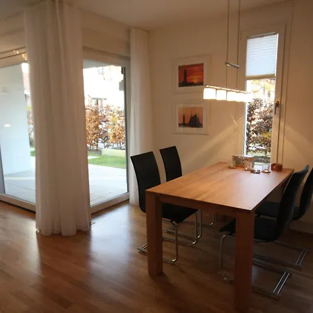 Warnemuende Captain Jonny 11042 روستوك